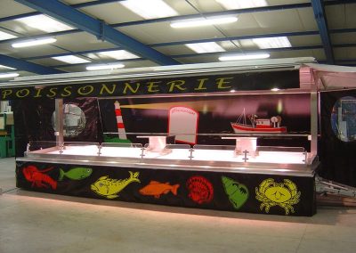 remorque étal magasin motorisée - modèle vision - réalisée pour un poissonnier - poissonnerie