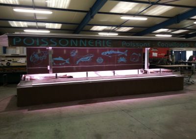 remorque étal magasin motorisée - modèle vision - réalisée pour un poissonnier - poissonnerie