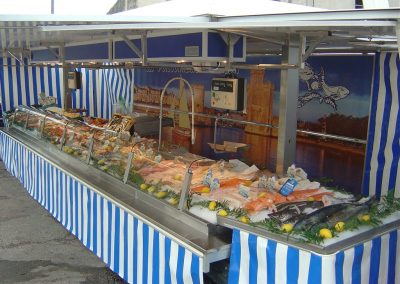 remorque étal magasin motorisée - modèle vision - réalisée pour un poissonnier - poissonnerie